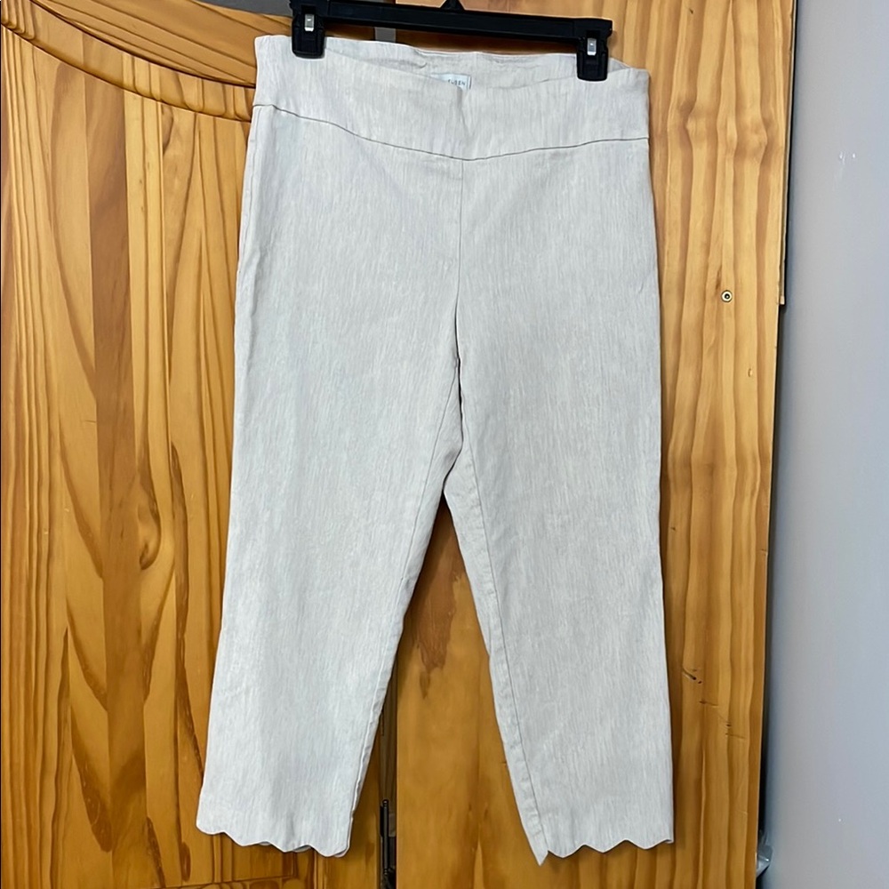 VAN HEUSEN STRETCH EXTENSIBLE CAPRIS WOMENS 8 CREAM SCALLOPED HEM